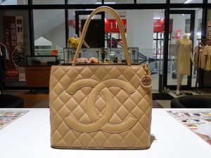 シャネル 復刻トートベージュ