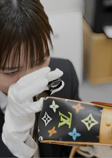 写真:ブランド査定士