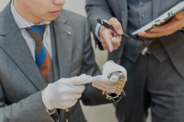 写真:ブランド査定士