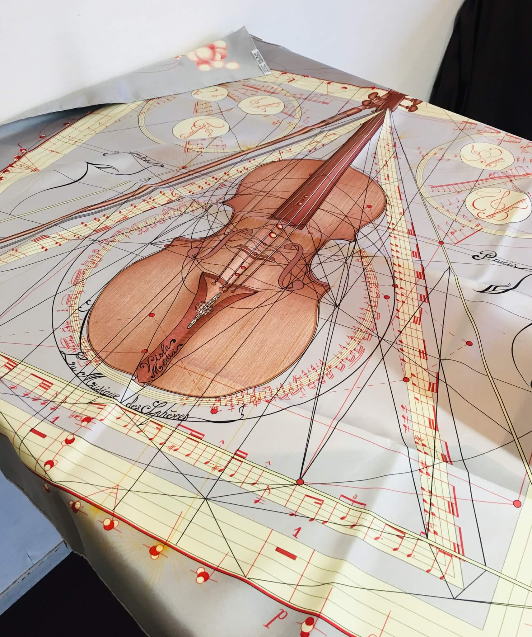 エルメス カレ90 スカーフ 球形が奏でる音楽 ヴィオラ バイオリン-
